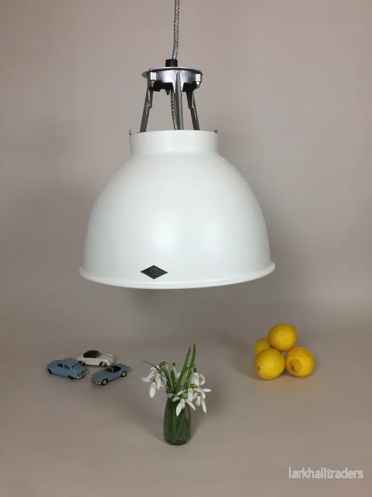 Btc lampa vit med guld - Titan