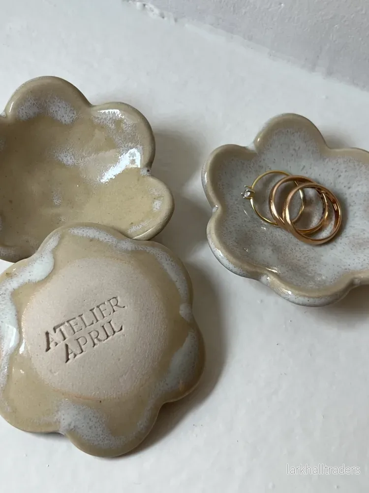 3 Beige Petal Fat – Handgjord Keramik - Bild 3