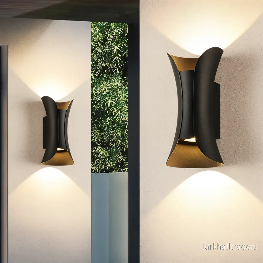 DualGlow Vägglampa – Dubbelsidig LED Vägglampa för Utomhusbruk i Svart/Guld Design DualGlow Vägglampa – Dubbelsidig LED Vägglampa för Utomhusbruk i Svart/Guld Design