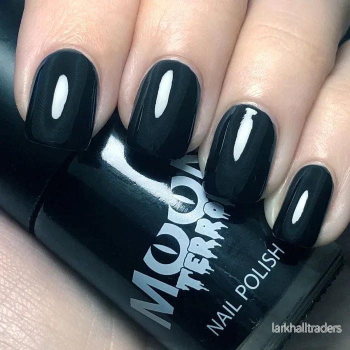 Moon terror nagellack, svart 14 ml Moon terror nagellack, svart 14 ml